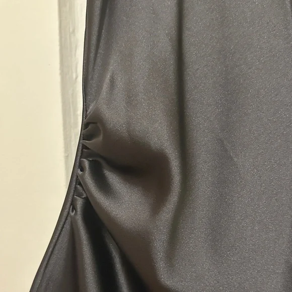 Elegant Black Dress - Picture 6 of 8